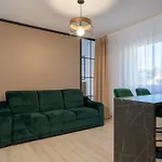 Lovely In With Private Parking Apartment *