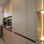 Lovely In With Private Parking Apartment *