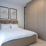 Apartment Lovely In With Private Parking *