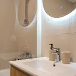 Lovely In With Private Parking Apartment