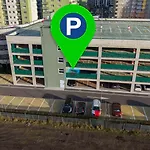 Lovely In With Private Parking Apartment