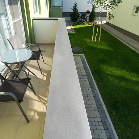 Lovely In With Private Parking