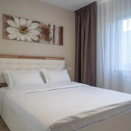 Lovely In With Private Parking Apartment *