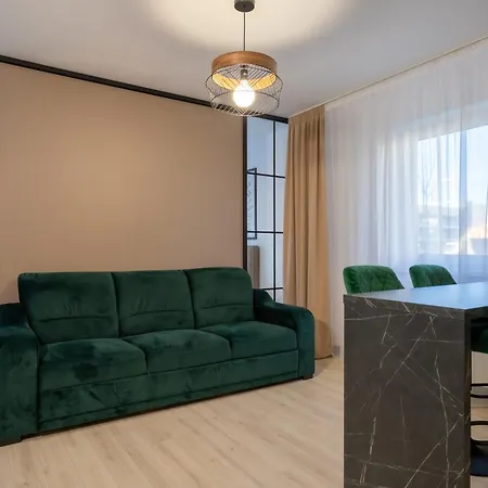 Lovely In With Private Parking Apartment *