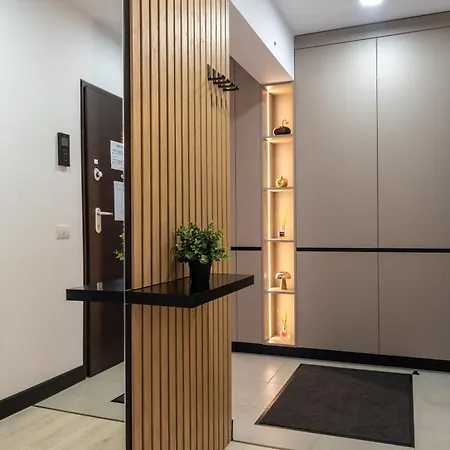 Apartment Lovely In With Private Parking *