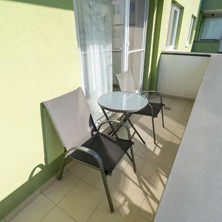 Lovely In With Private Parking Apartment *