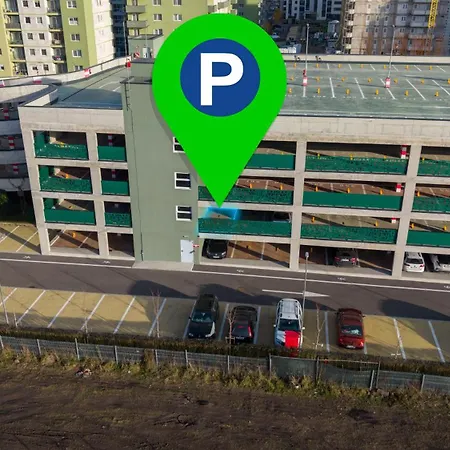 Lovely In With Private Parking Apartment