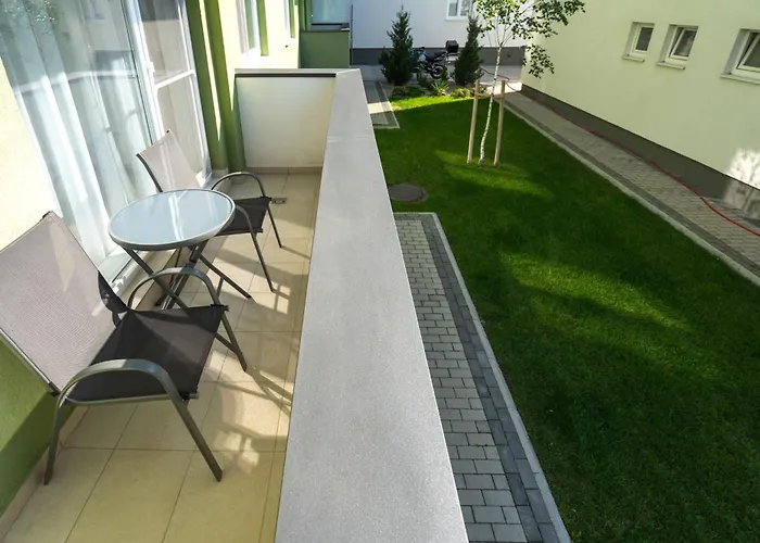 Lovely In With Private Parking