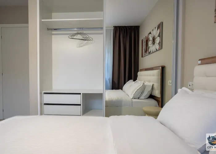 Lovely In With Private Parking Apartment