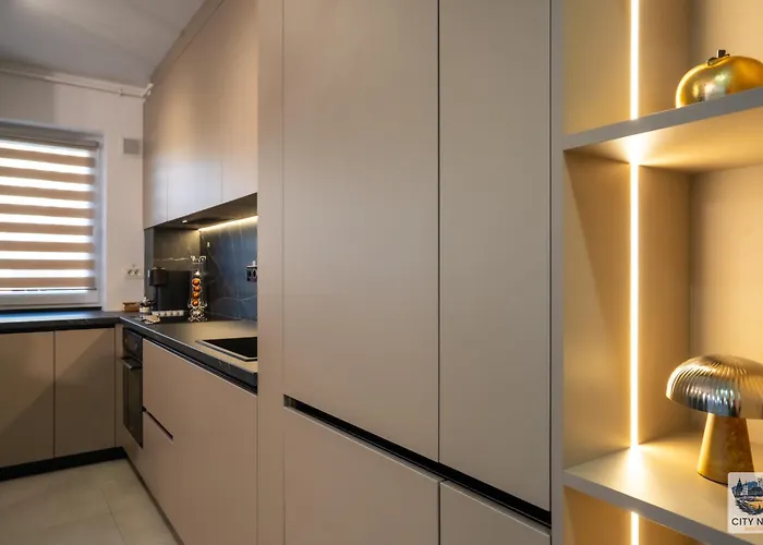 Lovely In With Private Parking Apartment *