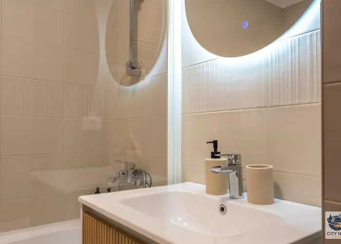 Lovely In With Private Parking Apartment