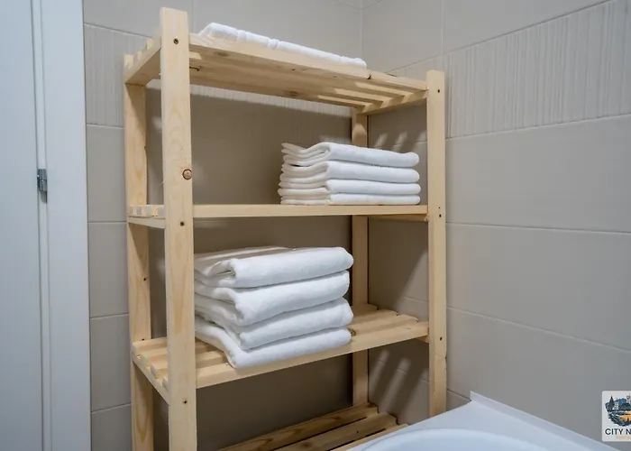 Lovely In With Private Parking Apartment *