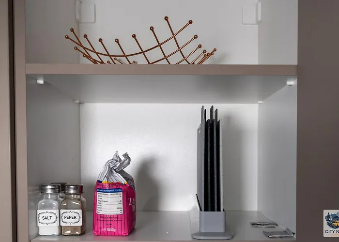 Lovely In With Private Parking Apartment *