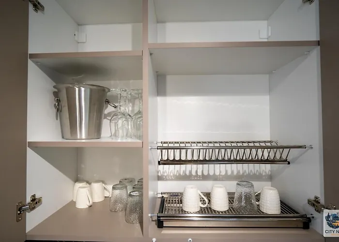 Lovely In With Private Parking *